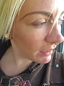 Snapshot of PinkTheHawk chatting on March 21, 1:13 am PinkTheHawk online show from March 21, 1:13 am