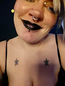 Snapshot of PinkTheHawk chatting on September 13, 9:09 am PinkTheHawk online show from September 13, 9:09 am