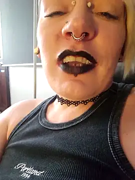 Snapshot of PinkTheHawk chatting on September 18, 1:18 am PinkTheHawk online show from September 18, 1:18 am