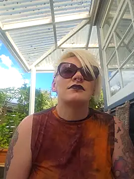 PinkTheHawk online show from November 8, 3:39 am