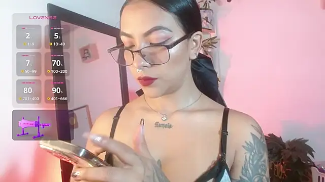 Snapshot of karlavittar chatting on October 3, 12:57 pm karlavittar online show from October 3, 12:57 pm