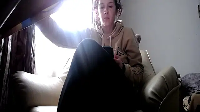 Snapshot of SexxyLety chatting on April 18, 9:57 am SexxyLety online show from April 18, 9:57 am