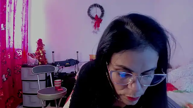 Snapshot of girasol_walton chatting on December 19, 3:52 pm girasol walton online show from December 19, 3:52 pm