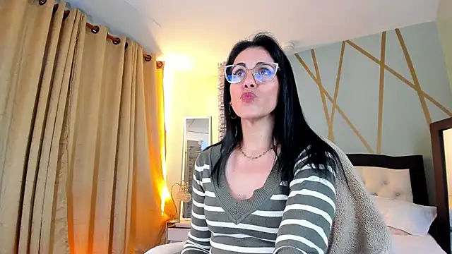 Snapshot of girasol_walton chatting on January 4, 10:34 pm girasol walton online show from January 4, 10:34 pm