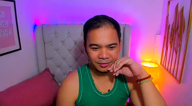 Snapshot of AsianZero chatting on February 1, 8:16 pm AsianZero online show from February 1, 8:16 pm