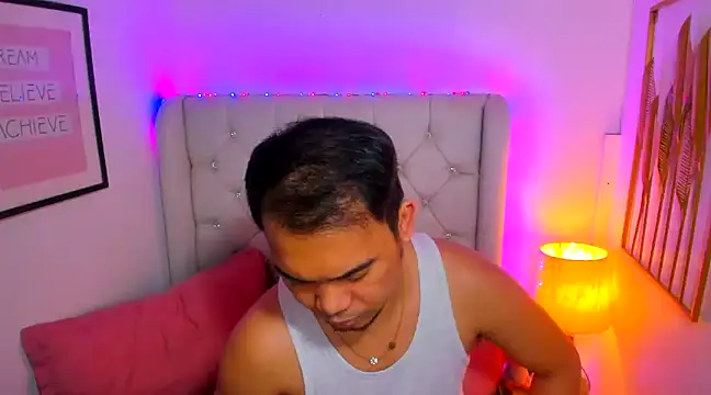 Snapshot of AsianZero chatting on February 3, 7:07 am AsianZero online show from February 3, 7:07 am