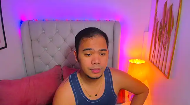 Snapshot of AsianZero chatting on February 3, 5:24 pm AsianZero online show from February 3, 5:24 pm