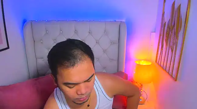 Snapshot of AsianZero chatting on February 4, 5:23 pm AsianZero online show from February 4, 5:23 pm