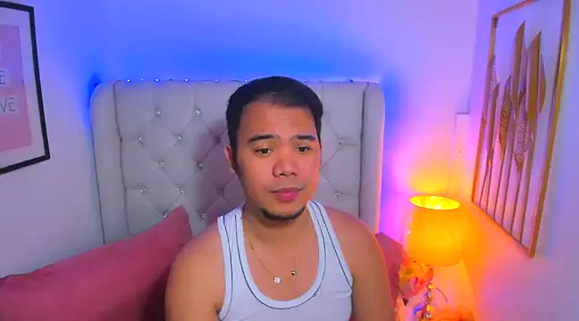 Snapshot of AsianZero chatting on February 4, 8:28 pm AsianZero online show from February 4, 8:28 pm