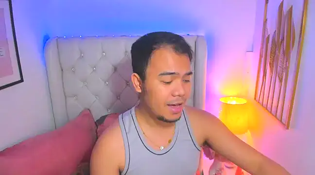 Snapshot of AsianZero chatting on February 6, 8:34 pm AsianZero online show from February 6, 8:34 pm