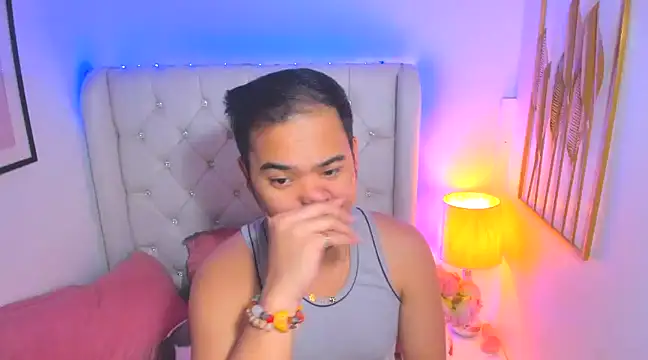 Snapshot of AsianZero chatting on February 7, 7:29 am AsianZero online show from February 7, 7:29 am