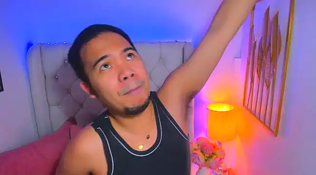 Snapshot of AsianZero chatting on February 7, 5:18 pm AsianZero online show from February 7, 5:18 pm