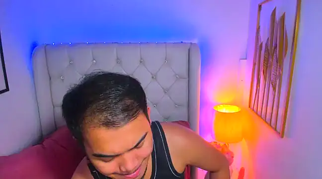 Snapshot of AsianZero chatting on February 8, 7:15 am AsianZero online show from February 8, 7:15 am