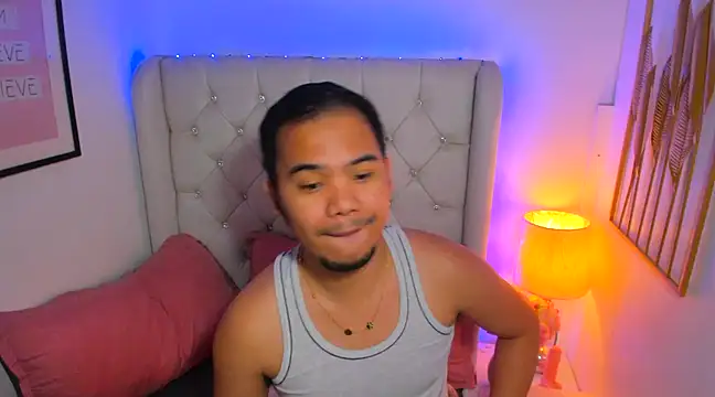 Snapshot of AsianZero chatting on February 8, 9:25 pm AsianZero online show from February 8, 9:25 pm