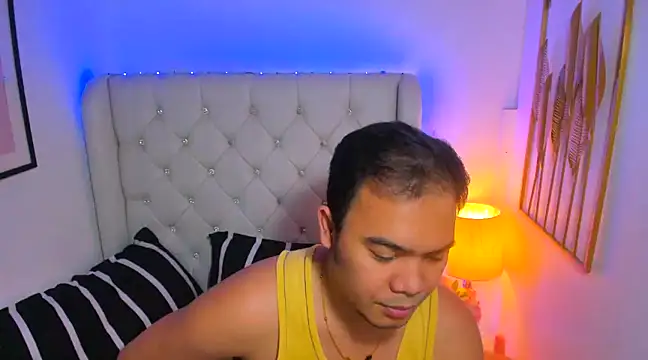 Snapshot of AsianZero chatting on February 9, 8:13 pm AsianZero online show from February 9, 8:13 pm