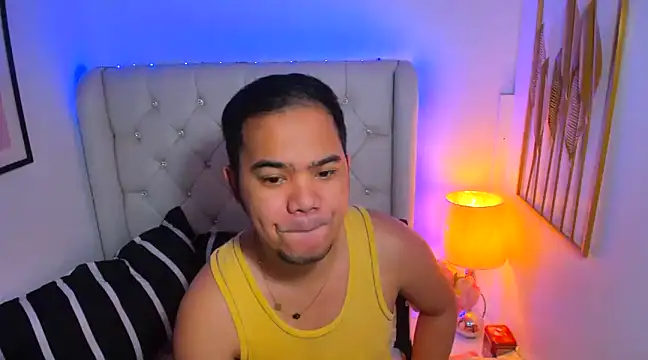 Snapshot of AsianZero chatting on February 10, 7:36 am AsianZero online show from February 10, 7:36 am