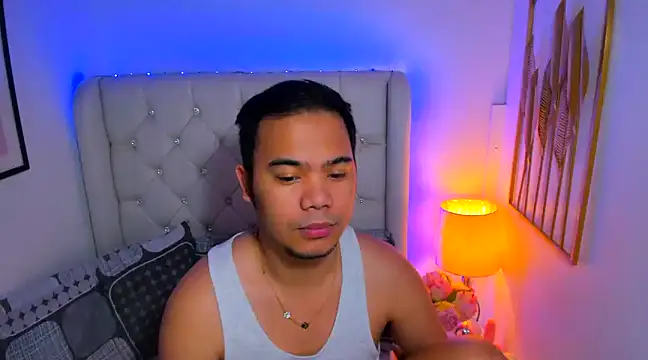 Snapshot of AsianZero chatting on February 11, 7:54 am AsianZero online show from February 11, 7:54 am