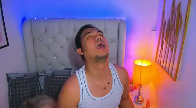 Snapshot of AsianZero chatting on February 12, 5:26 pm AsianZero online show from February 12, 5:26 pm