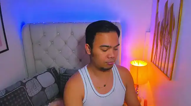 Snapshot of AsianZero chatting on February 12, 8:29 pm AsianZero online show from February 12, 8:29 pm