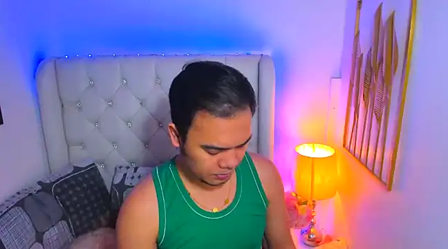 Snapshot of AsianZero chatting on February 13, 5:22 pm AsianZero online show from February 13, 5:22 pm