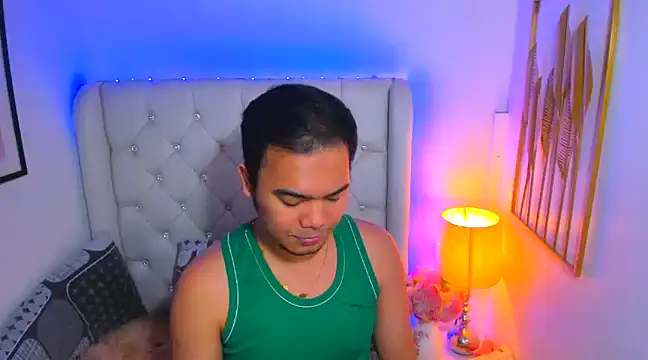 Snapshot of AsianZero chatting on February 13, 8:24 pm AsianZero online show from February 13, 8:24 pm