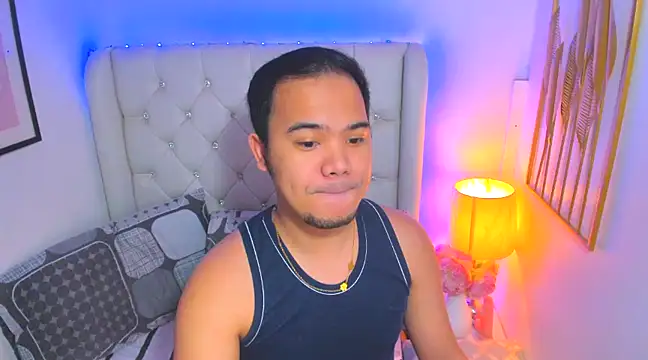 Snapshot of AsianZero chatting on February 14, 5:25 pm AsianZero online show from February 14, 5:25 pm