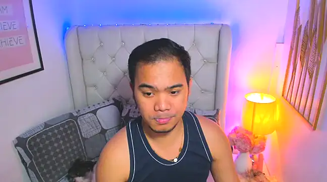 Snapshot of AsianZero chatting on February 14, 8:26 pm AsianZero online show from February 14, 8:26 pm