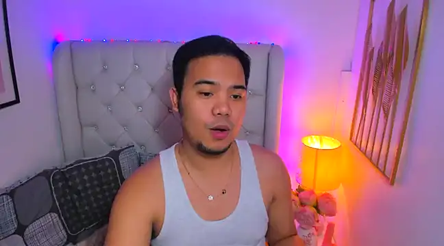 Snapshot of AsianZero chatting on February 15, 6:12 pm AsianZero online show from February 15, 6:12 pm