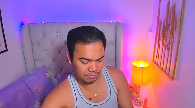 Snapshot of AsianZero chatting on February 19, 7:59 pm AsianZero online show from February 19, 7:59 pm