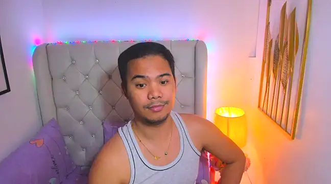 Snapshot of AsianZero chatting on February 20, 8:14 pm AsianZero online show from February 20, 8:14 pm