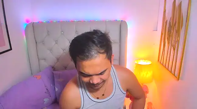 Snapshot of AsianZero chatting on February 21, 7:12 am AsianZero online show from February 21, 7:12 am