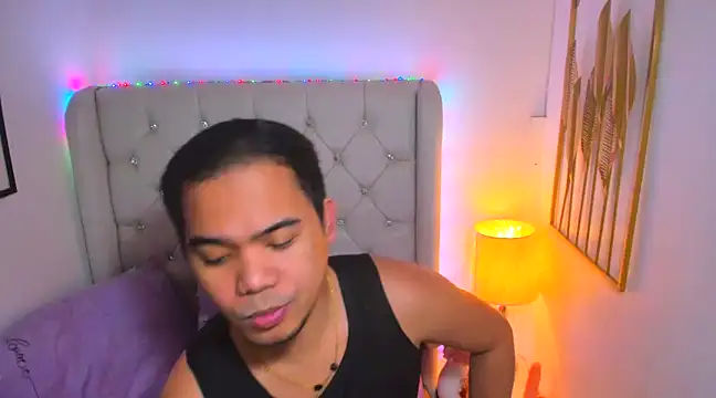 Snapshot of AsianZero chatting on February 22, 5:46 pm AsianZero online show from February 22, 5:46 pm