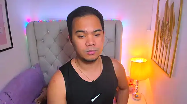 Snapshot of AsianZero chatting on February 22, 8:53 pm AsianZero online show from February 22, 8:53 pm