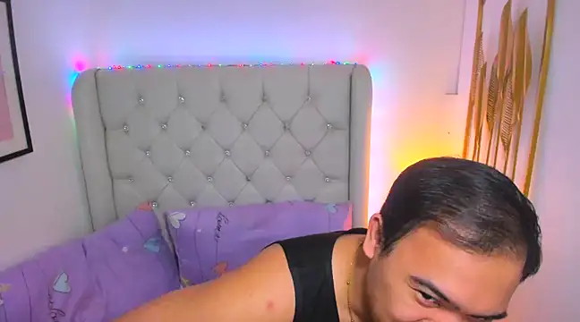 Snapshot of AsianZero chatting on February 23, 5:18 pm AsianZero online show from February 23, 5:18 pm