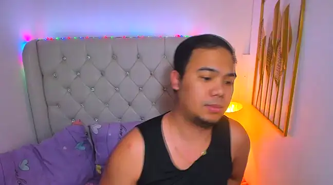 Snapshot of AsianZero chatting on February 23, 8:33 pm AsianZero online show from February 23, 8:33 pm