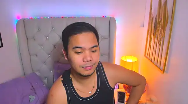 Snapshot of AsianZero chatting on February 24, 5:20 pm AsianZero online show from February 24, 5:20 pm