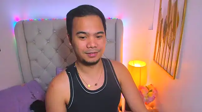 Snapshot of AsianZero chatting on February 24, 8:25 pm AsianZero online show from February 24, 8:25 pm