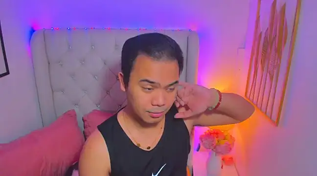 Snapshot of AsianZero chatting on March 4, 5:13 pm AsianZero online show from March 4, 5:13 pm