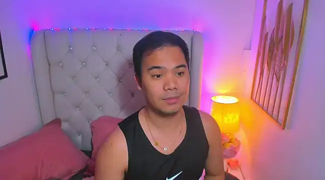 Snapshot of AsianZero chatting on March 4, 8:16 pm AsianZero online show from March 4, 8:16 pm