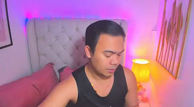 Snapshot of AsianZero chatting on March 5, 5:18 pm AsianZero online show from March 5, 5:18 pm