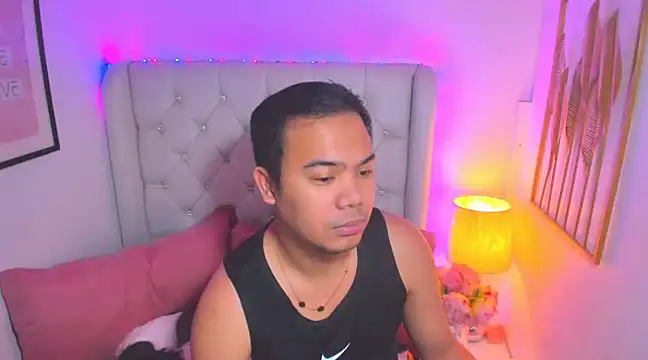 Snapshot of AsianZero chatting on March 6, 8:08 am AsianZero online show from March 6, 8:08 am