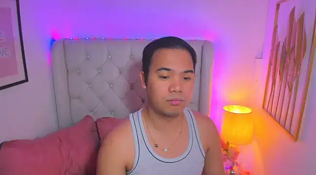 Snapshot of AsianZero chatting on March 6, 6:26 pm AsianZero online show from March 6, 6:26 pm