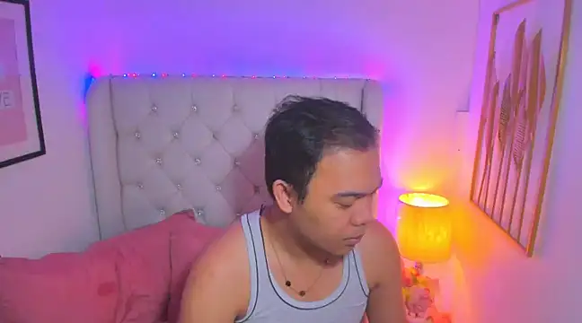 Snapshot of AsianZero chatting on March 7, 6:13 am AsianZero online show from March 7, 6:13 am