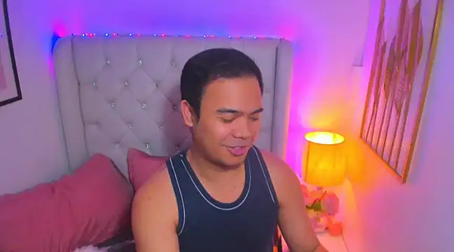 Snapshot of AsianZero chatting on March 9, 7:48 pm AsianZero online show from March 9, 7:48 pm