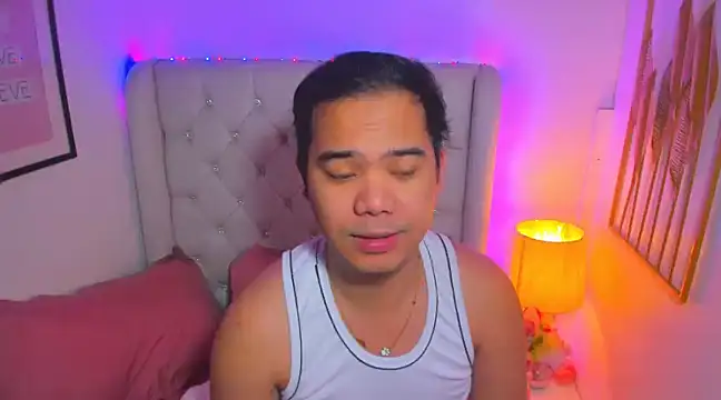 Snapshot of AsianZero chatting on March 10, 8:04 am AsianZero online show from March 10, 8:04 am