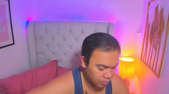 Snapshot of AsianZero chatting on March 11, 5:13 pm AsianZero online show from March 11, 5:13 pm