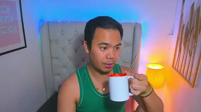 Snapshot of AsianZero chatting on March 13, 8:32 pm AsianZero online show from March 13, 8:32 pm