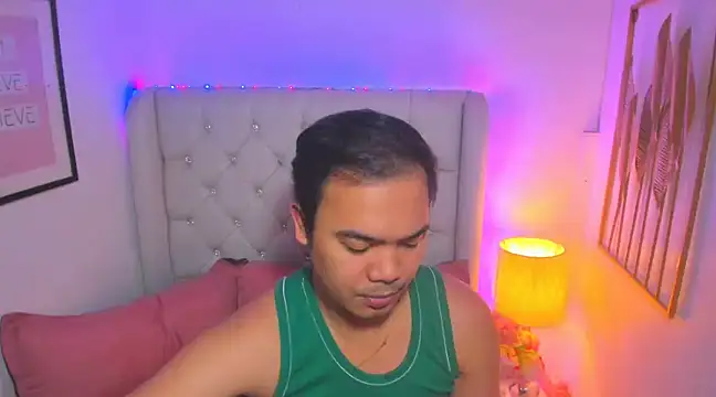 Snapshot of AsianZero chatting on March 14, 5:35 pm AsianZero online show from March 14, 5:35 pm