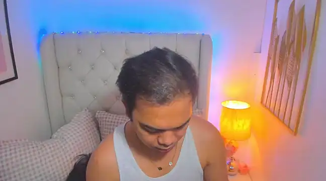 Snapshot of AsianZero chatting on March 16, 8:10 am AsianZero online show from March 16, 8:10 am