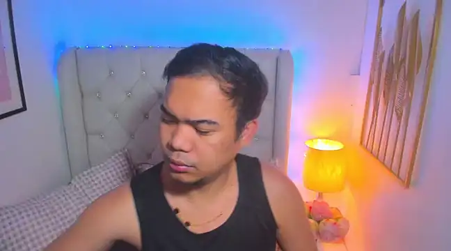 Snapshot of AsianZero chatting on March 17, 5:23 am AsianZero online show from March 17, 5:23 am